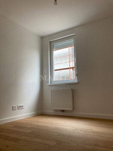 Thumbnail 6360825 - 4