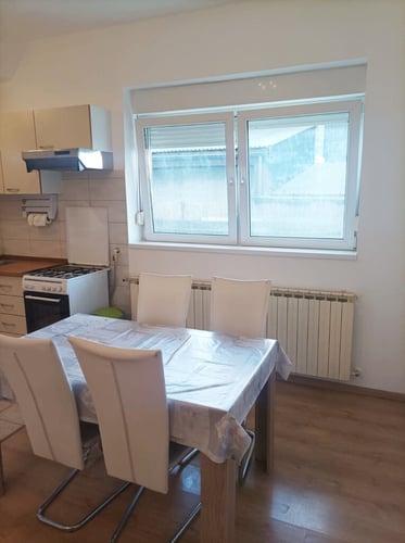 Prodaja: Samobor-Perivoj, 2-sobni stan u prizemlju manje zgrade