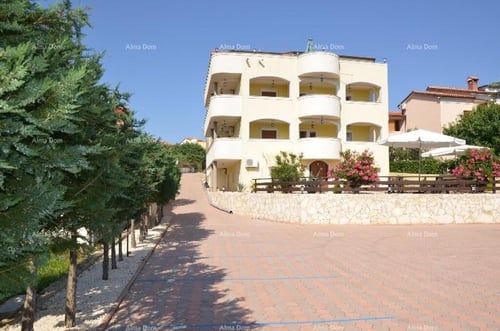 Kuća Apartmanski objekt s bazenom na odličnoj lokaciji, s pogledom na more ...