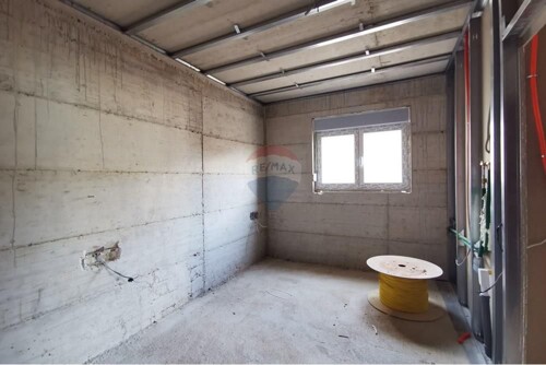 Thumbnail 6360884 - 3