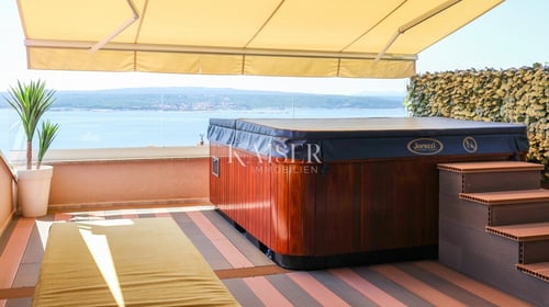 Crikvenica - Luksuzni dvoetažni stan s jacuzzijem i panorams
