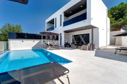 CRIKVENICA, DRAMALJ - Vila s bazenom, pogled na more