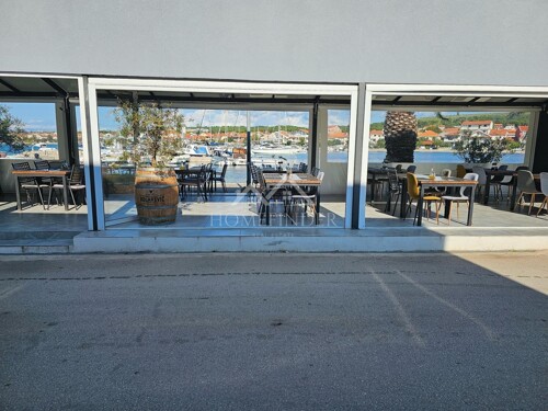 Restoran sa uhodanim poslom i apartmanima, Bibinje, 500m2