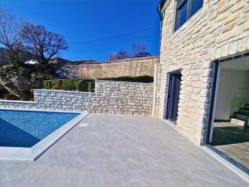 Bribir - kamena kuća s bazenom i pogledom na more