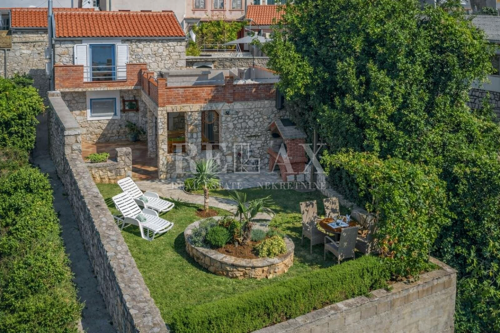 Crikvenica - prekrasna kamena kuća na mirnoj lokaciji