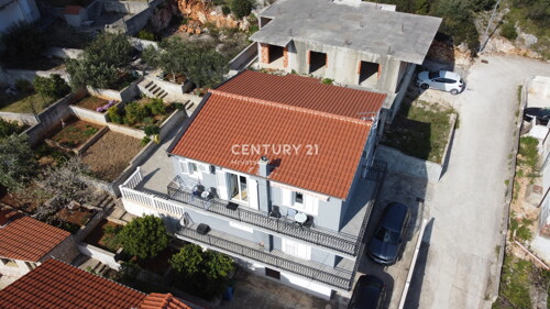 KUĆA SA PREKRASNIM POGLEDOM NA MORE TROGIR- ŠALDUN