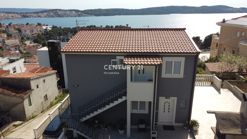 KUĆA SA PREKRASNIM POGLEDOM NA MORE TROGIR- ŠALDUN
